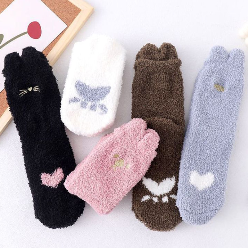 Chaussettes de toison corallien, chaussettes à moyen terme aux enfants, griffes de chats d'automne et d'hiver, mignonnes, anti-glissement, sommeil chaud, chaussettes de couchage au sol