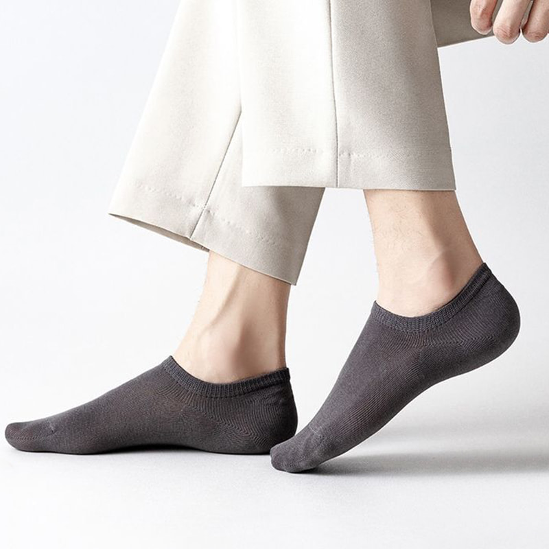 Chaussettes peu profondes de couleur ordinaire pour hommes